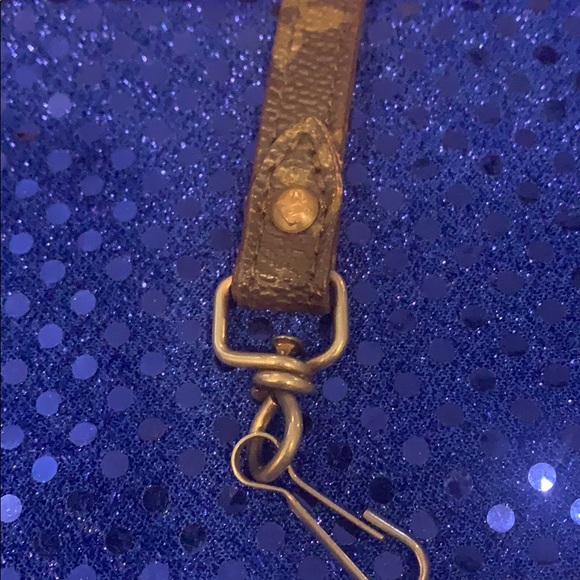 Louis Vuitton bucket pouch with strap - Picture 2 of 11